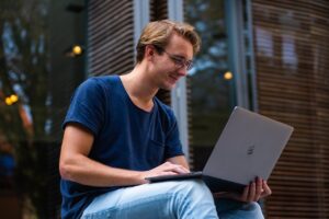 man met internet